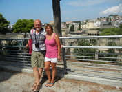 S přítelkyní Jarmilou při návštěvě Herkulánea, antického římského města zaniklého při výbuchu Vesuvu (během dovolené 2013)